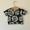 REMERA MC - DOLCE & GABBANA - TALLE 3 A 6 MESES - BLANCO Y NEGRO MOTIVO MARIQUITA