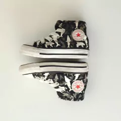 ZAPATILLAS - CONVERSE - TALLE AR 19 - NEGRO MOTIVO TIBURONES - comprar online