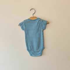 BODY - GERBER - TALLE SUGERIDO 3 MESES - CELESTE RAYAS MC - PilchaGo