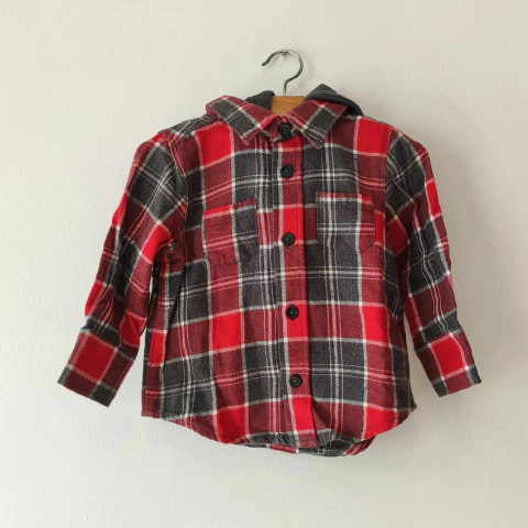 CAMISA - OLD NAVY - TALLE 12 A 18 MESES - CON CAPUCHA A CUADROS ROJO - comprar online