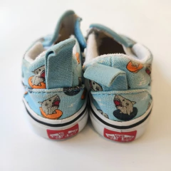 PANCHAS - VANS - TALLE AR 20 - CELESTE MOTIVO TIBURONES - PilchaGo