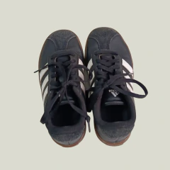 ZAPATILLAS - ADIDAS - TALLE AR 27,5 - NEGRO Y MARRÓN en internet