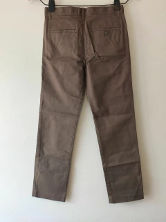 PANTALÓN - CREWCUTS - TALLE 8 AÑOS - GABARDINA MARRÓN en internet