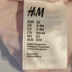 CONJUNTO - H&M - TALLE 2 A 4 MESES - SET X3 (BODY ML, LEGGING Y GORRITO) ROSA MOTIVO GATOS - PilchaGo