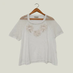REMERA - JAZMIN CHEBAR - TALLE 38 - BLANCO MOTIVO FLORES