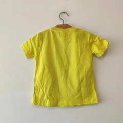 REMERA - ZARA - TALLE 9 A 12 MESES - AMARILLO MOTIVO MONSTRUO CON PATINETA en internet