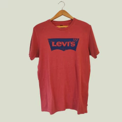 REMERA - LEVI&#039;S - TALLE S - ROJO Y AZUL CON LEYENDA LEVI&#039;S - comprar online