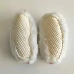 Imagen de PANTUFLAS - CAROLA DESIGNS - TALLE AR 18 /19 - PELUCHE BLANCO