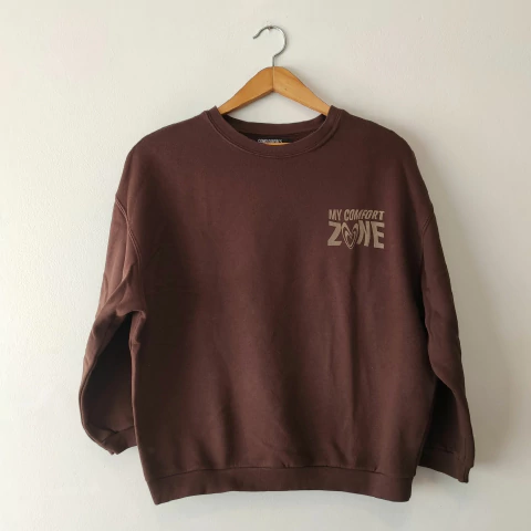 BUZO - COMO QUIERES - TALLE DE 10 A 12 AÑOS - MARRÓN CON LEYENDA EN LA ESPALDA MOTIVO CORAZONES - comprar online