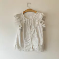 BLUSA MC - ZARA - TALLE 10 AÑOS - BLANCO CON BRODERIE