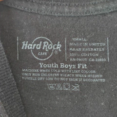 REMERA - HARD ROCK - TALLE 4 AÑOS - NEGRO CON LEYENDA - PilchaGo