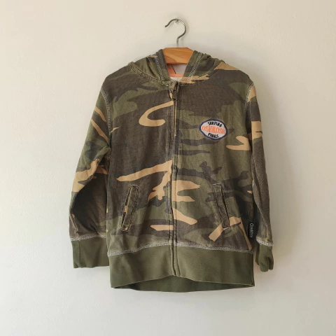 CAMPERA LIVIANA - OSHKOSH - TALLE 4 AÑOS - CAMUFLADO VERDE - comprar online