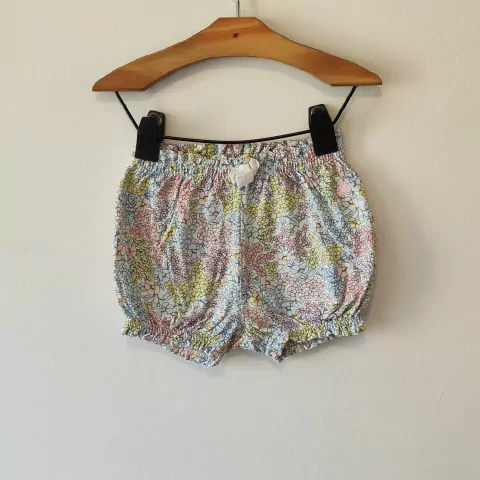SHORT - GAP - TALLE 12 A 18 MESES - FLOREADO
