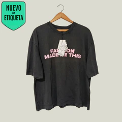 REMERA - ZARA - TALLE S - GRIS TOPO CON LEYENDA