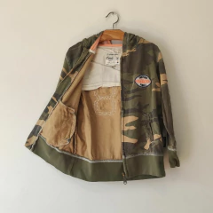 CAMPERA LIVIANA - OSHKOSH - TALLE 4 AÑOS - CAMUFLADO VERDE en internet