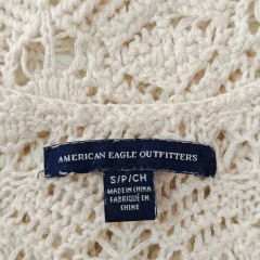 BLUSA - AMERICAN EAGLE OUTFITTERS - TALLE S - TEJIDO CREMA - PilchaGo