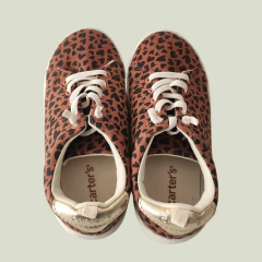 ZAPATILLAS - CARTER'S - TALLE AR 34 - MARRÓN MOTIVO CORAZONES en internet