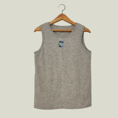 MUSCULOSA - PRIMARK - TALLE 9 A 10 AÑOS - GRIS MOTIVO TIBURÓN CON LEYENDA WHAT'S UP DUDE? - comprar online