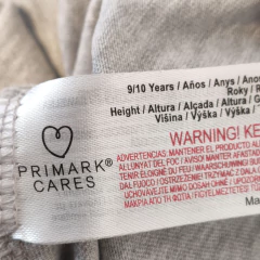 MUSCULOSA - PRIMARK - TALLE 9 A 10 AÑOS - GRIS MOTIVO TIBURÓN CON LEYENDA WHAT'S UP DUDE? - PilchaGo