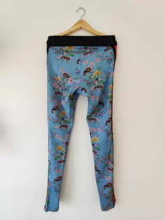 Imagen de LEGGING - NOLI - TALLE LARGO 85 CM CIRCUNFERENCIA 60 CM - CELESTE MOTIVO FLORES CON SPANDEX