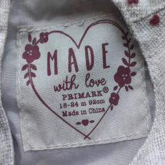 VESTIDO - PRIMARK - TALLE 18 A 24 MESES - GRIS MOTIVO CORAZONES - PilchaGo