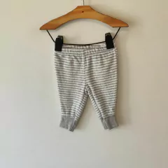PANTALÓN - CARTER'S - TALLE 3 MESES - PLUSH A RAYAS GRIS Y BLANCO