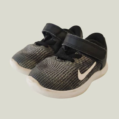 ZAPATILLAS - NIKE - TALLE AR 21 - GRIS Y NEGRO en internet