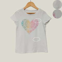 REMERA - OSHKOSH - TALLE 6 AÑOS - BLANCO MOTIVO CORAZÓN - PilchaGo