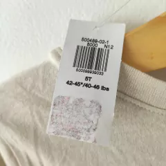 REMERA - OLD NAVY - TALLE 5 AÑOS - BEIGE MOTIVO GATITO - PilchaGo