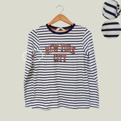 REMERA - H&M - TALLE 8 AÑOS - A RAYAS BLANCO Y AZUL CON LEYENDA NEW YORK CITY - PilchaGo