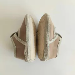 ZAPATITOS - BBTON - TALLE 4 A 6 MESES - MARRON CLARO GAMUZADO - comprar online