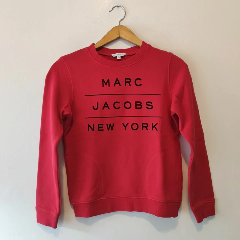 BUZO - MARC JACOBS - TALLE 10 AÑOS - ROJO CON LEYENDA - comprar online