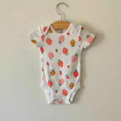 BODY - CARTER'S - TALLE 3 MESES - BLANCO MOTIVO FRESAS en internet