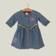 VESTIDO - CARTER'S - TALLE 9 MESES - JEAN AZUL CON CINTURÓN Y BORDADO MOTIVO FLORES - comprar online