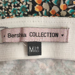 POLLERA - BERSHKA - TALLE M - NEGRO MOTIVO FLORES - tienda online