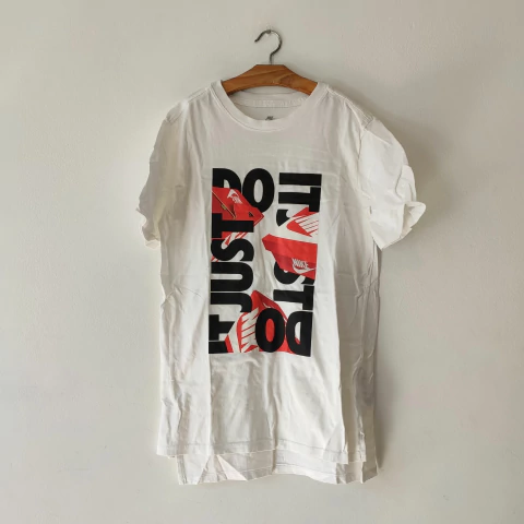 REMERA - NIKE - TALLE 10 A 12 AÑOS - BLANCO CON LEYENDA - comprar online