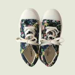 ZAPATILLAS - CHEEKY - TALLE AR 30 - AZUL MOTIVO FLORES - tienda online