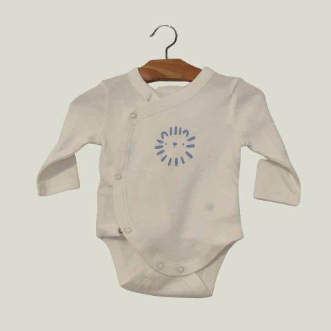 BODY - PRIMARK - TALLE 0 A 3 MESES - BLANCO MOTIVO LEÓN CON BOTONES CRUZADOS - comprar online