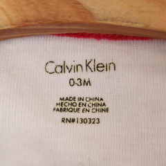 BODY - CALVIN KLEIN - TALLE 0 A 3 MESES - BLANCO Y ROJO CON LEYENDA LOVE CALVIN KLEIN - PilchaGo