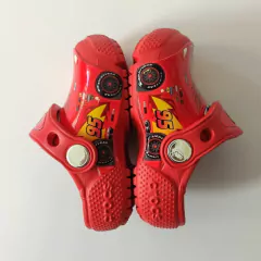 CROCS - CROCS - TALLE AR 18/19 - ROJAS MOTIVO CARS en internet