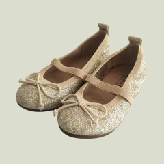 GUILLERMINA - KENNETH COLE - TALLE AR 20 - BEIGE CON BRILLOS en internet