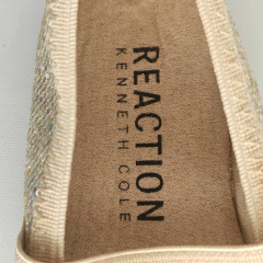 GUILLERMINA - KENNETH COLE - TALLE AR 20 - BEIGE CON BRILLOS en internet