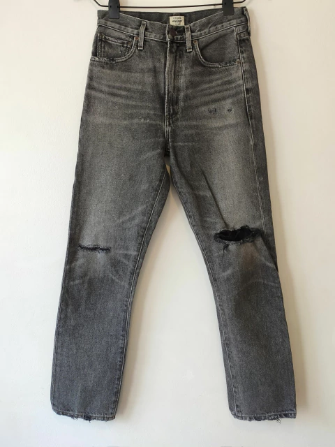 PANTALÓN JEAN - CITIZENS OF HUMANITY - TALLE 14 A 16 AÑOS - NEGRO CON CORTE EN RODILLA - comprar online