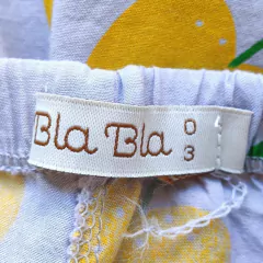 Imagen de CONJUNTO - BLA BLA - TALLE 0 A 3 MESES - SET X2 PIEZAS ( BATITA Y PANTALÓN MOTIVO FRUTAS) GASA GRIS