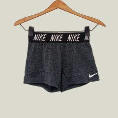 SHORT - NIKE - TALLE 8 AÑOS - GRIS Y NEGRO