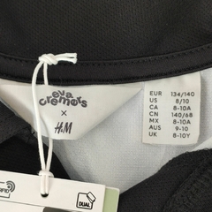CHOMBA - H&M - TALLE 8 A 10 AÑOS - NEGRO MOTIVO EVA CREMERS - tienda online