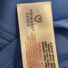 CONJUNTO - PRIMARK - TALLE 3 A 6 MESES - SET X2 (REMERA DE AGUA Y SHORT MALLA) AZUL MOTIVO COCODRILOS - PilchaGo