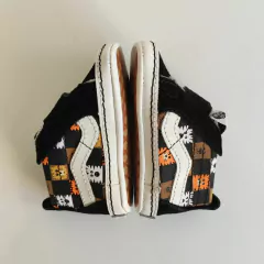 ZAPATILLAS - VANS - TALLE AR 17 - NEGRO MOTIVO VARIOS