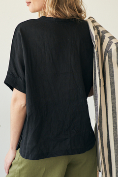 BLUSA OLIVER LINO NEGRO en internet
