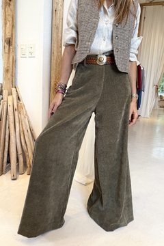 PANTALON MALIBU CORDEROY FW25 VERDE MILITAR - comprar online